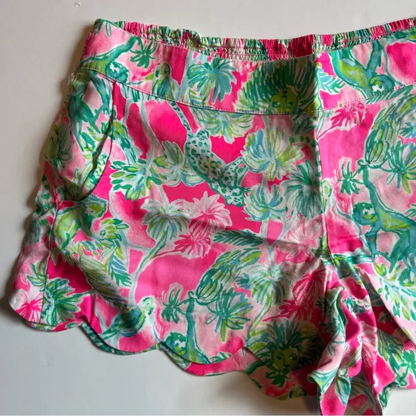 Lilly Pulitzer Pink and Green Floral Scalloped Shorts - Image 3