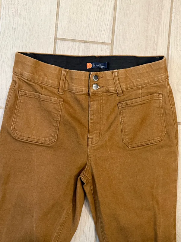 High-Rise Cropped Jeans in Chestnut Brown - Image 4