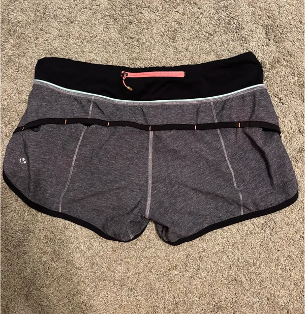 Lululemon Shorts Speed Up 2.5" - Image 2