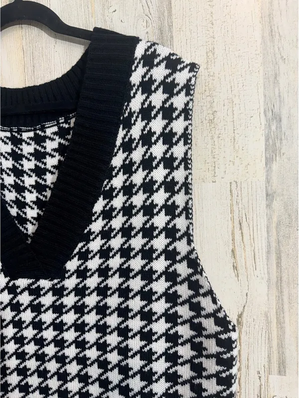 Black and White Houndstooth Knit Sweater Vest V Neck Sleeveless Size XL - Image 3