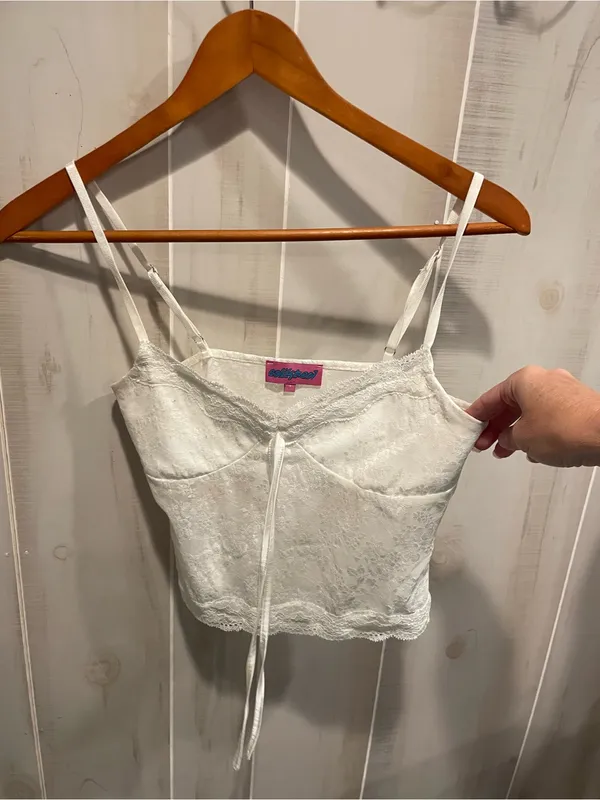 Cute vanilla lace crop Y2K style Edikted crop top tie accent cami indie sleaze - Image 6
