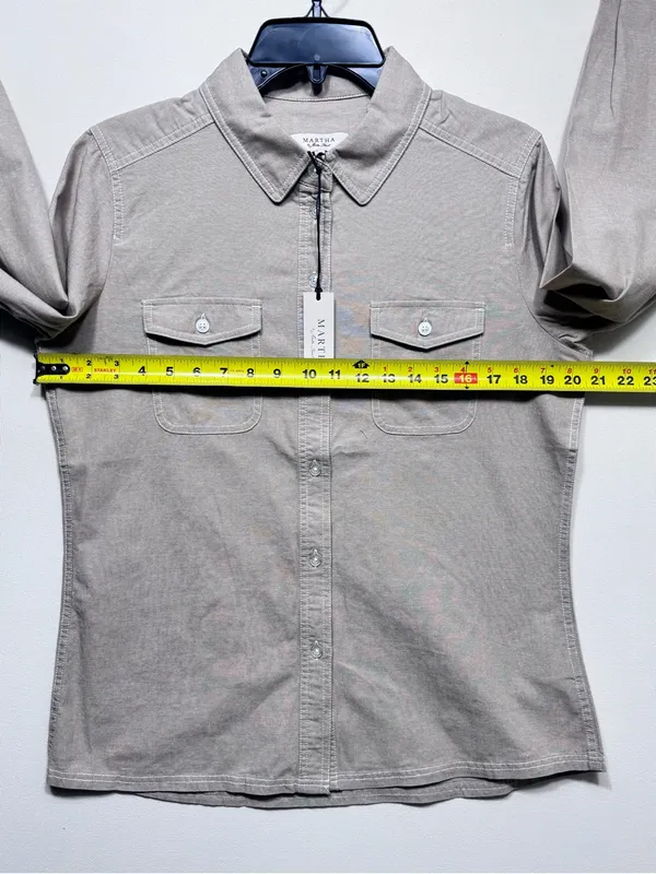 Martha Stewart The 2-pocket jean buttom-up shirt NWT size medium - Image 3