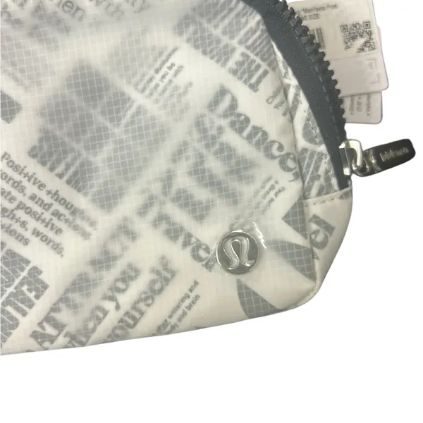 Rare discontinued lululemon everywhere belt bag “manifesto print” NWT limited ed - Image 7