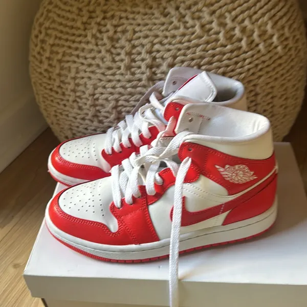 Women’s air Jordan’s mid 1 - Image 3