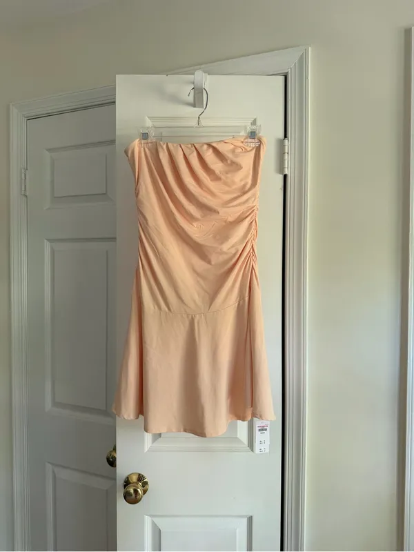 Abercrombie & Fitch Strapless Ruched Mini Dress NWT Medium Built In Shorts Peach - Image 6