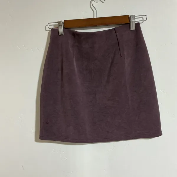 Lululemon Softstreme Mini Skirt Plum Purple Side Slit XS Athleisure Casual - Image 4