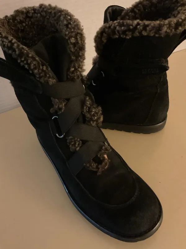 Stuart Weitzman women Black Suede Combat Boots with Brown Shearling Trim size 6 - Image 4