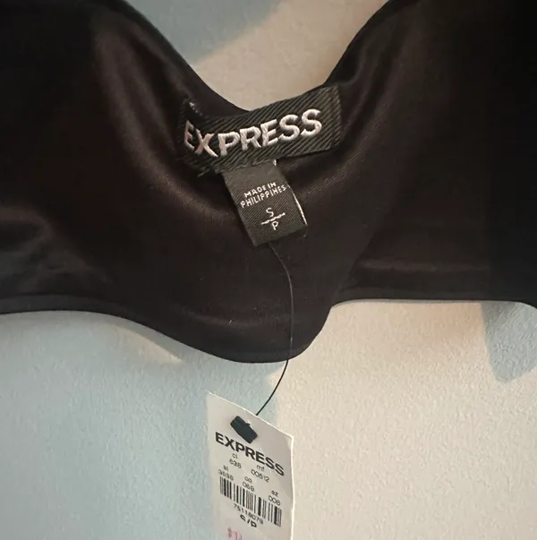 Express High Neck Cropped Tank Top - Image 3