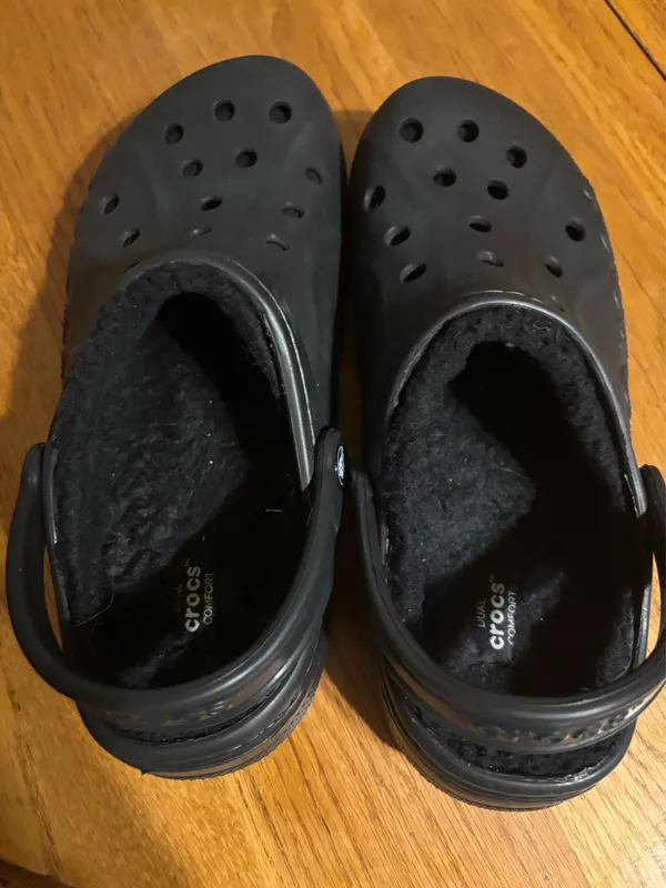Dual comfort crocs black with fur lining Unisex M8 W10 - Image 5