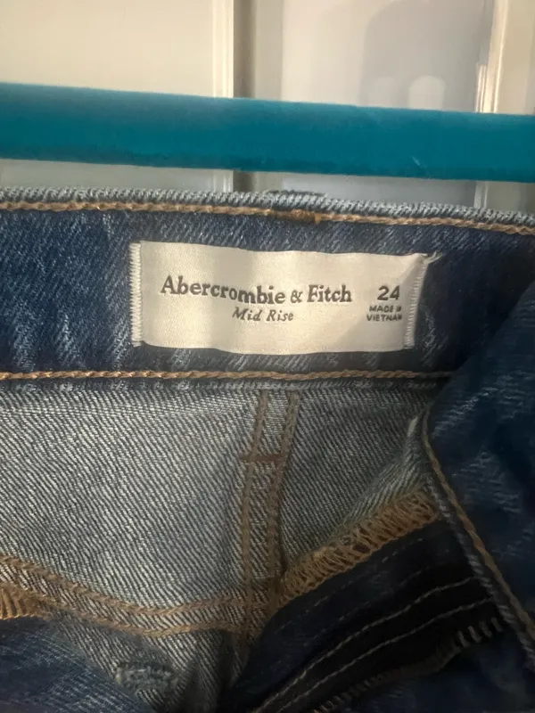 Abercrombie Mid Rise Denim Skirt - Image 3