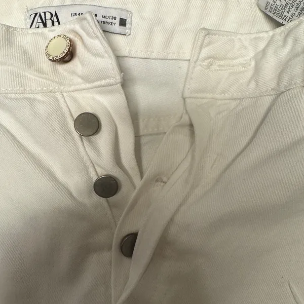 1971 | Zara Distressed High Rise Straight Leg Raw Hem White Jeans Womens‎ 8 - Image 5
