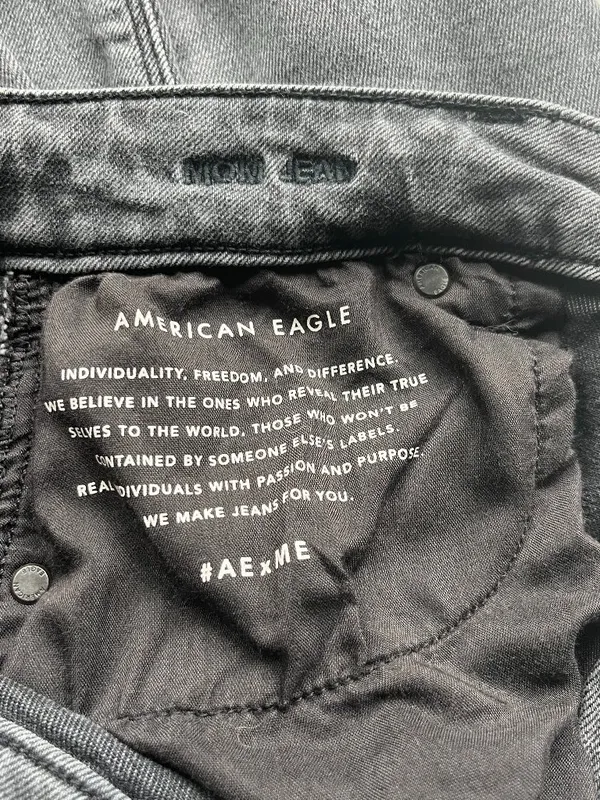 American Eagle Sz 8 reg. Black Jeans High-rise mom jeans with a straight leg cut - Image 3