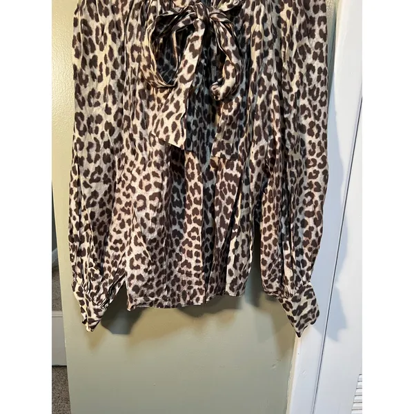 H&M Women's Size Medium Tie-Neck Blouse Light Beige Leopard Print Long Sleeve - Image 4