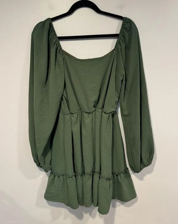 Green tiered altard state christmas puff sleeve dress - Image 4