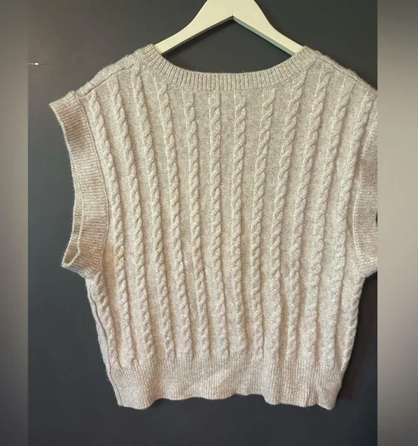 Cupcakes and cashmere sweater vest - Image 2