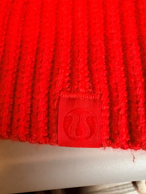 Lululemon Close Fit Wool Blend Ribbed Knit Beanie NWT Color Hot Heat O/S - Image 3