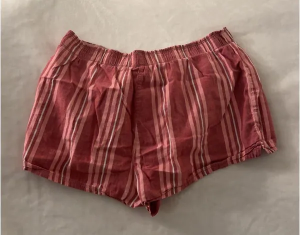 pink and white shorts Size M - Image 2