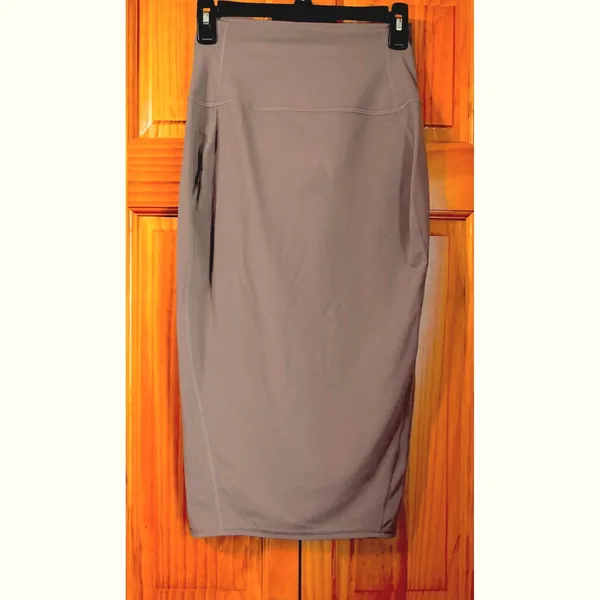 Lululemon Nulu High Rise Midi Skirt Taupe Brown Side Pockets Stretch Size 6 - Image 3