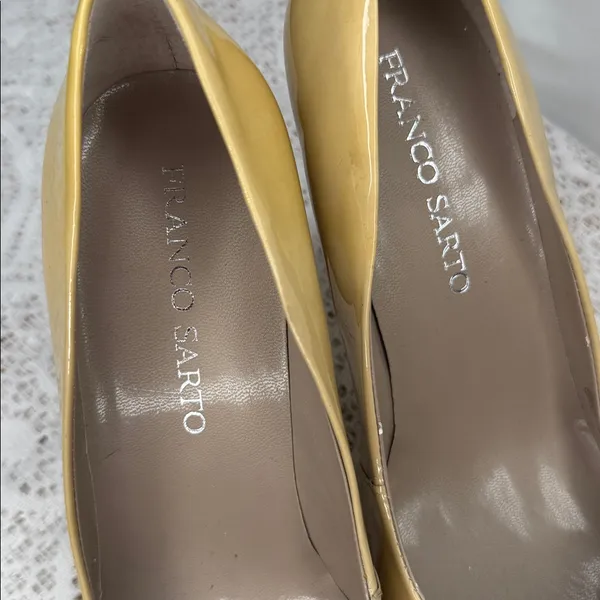 Franco Sarto patent leather cream tan slip on heels - Image 3