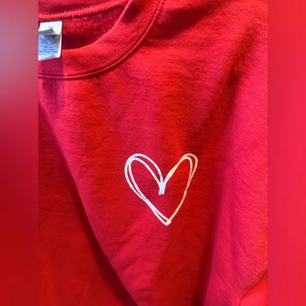 Gildan Red Unisex Sweatshirt with Heart Design Size XL - Image 3