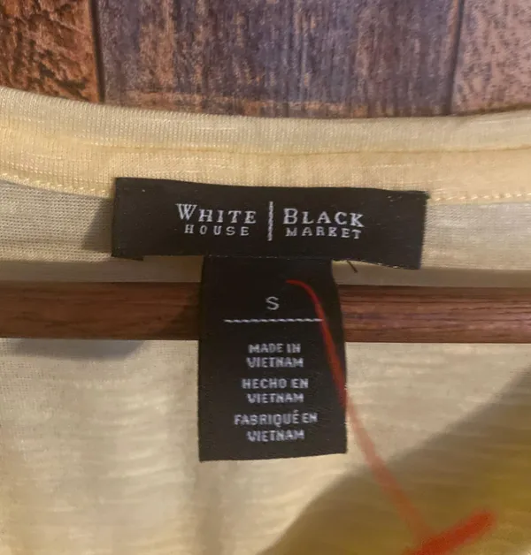 White House black market yellow T-shirt 65 polyester 35 viscose size small - Image 4