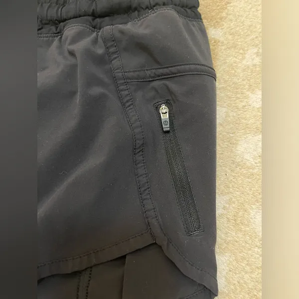 Lululemon Athletica black tracker short women’s size 8 - Image 5