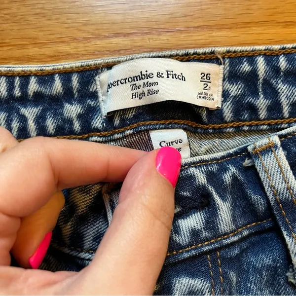 Abercrombie & fitch the mom high rise Jean size 26 / 2 - Image 3