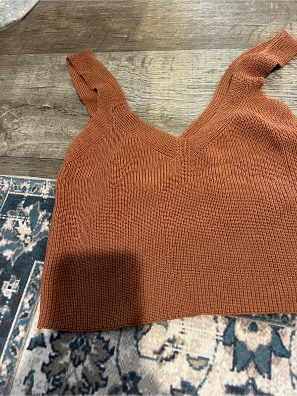 ASTR Brown Knit V-Neck Tank Top - Image 6
