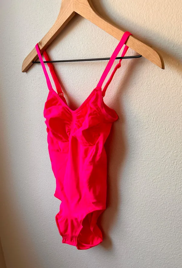 SKIMS FLAMINGO PINK SEAMLESS SCULPTING BODYSUIT L/XL New ( Sold Out) - Image 3