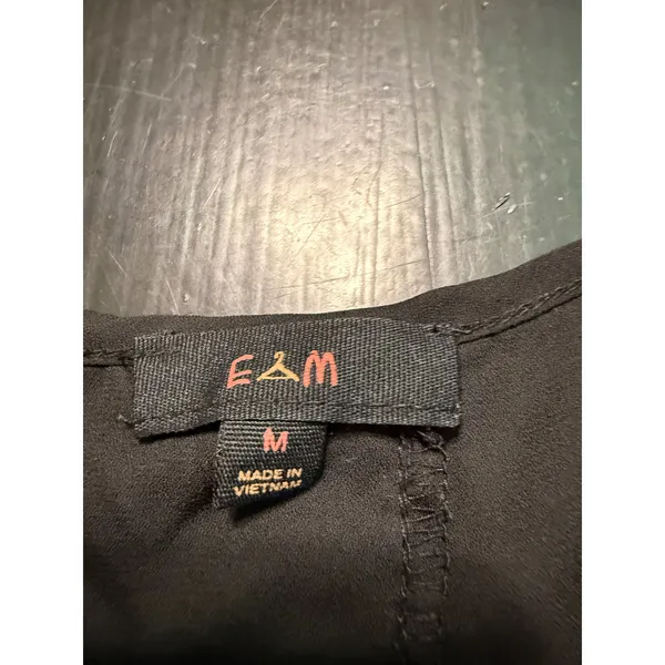 E&M Womens Black Short Sleeve Blouse Gold Chain Neck‎ Button Back Top Medium - Image 4