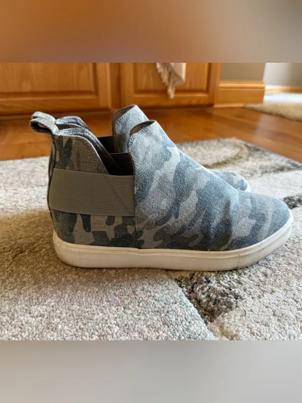Camo wedge sneaker Size 10 - Image 2