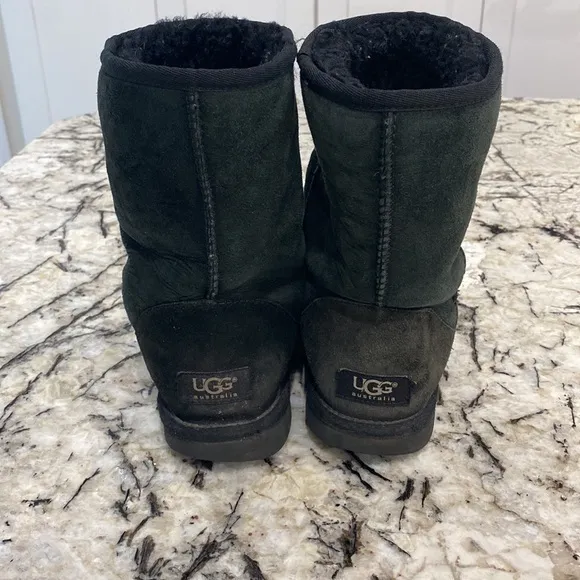 Black Ugg Australia Classic Short- Women’s size 7‎ - Image 4