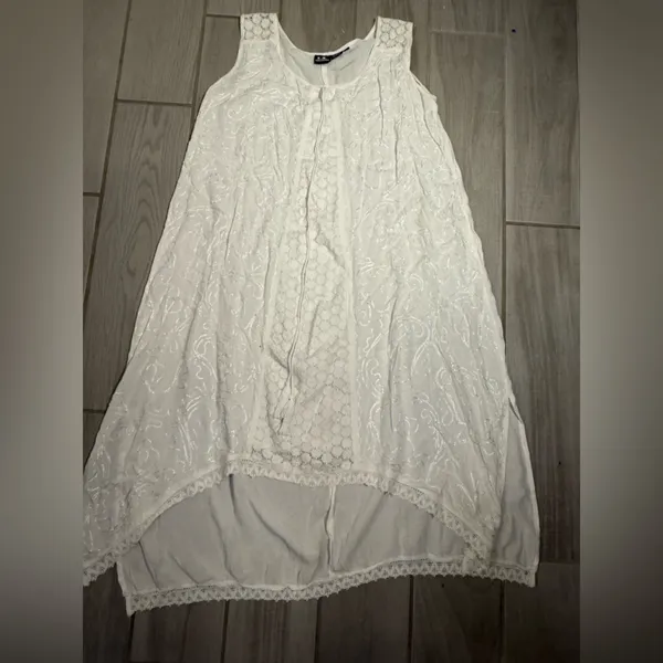 Sleeveless Cream Lace High-Low Dress - Image 2
