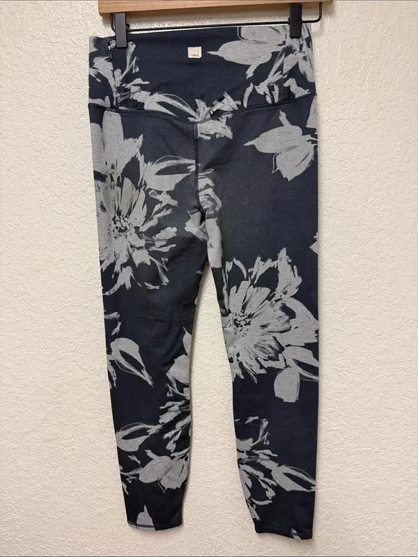 VUORI *flawed* Floral Print Black & Gray Leggings Estimated Size Small - Image 2