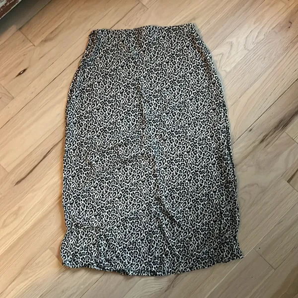 American eagle flowy pencil skirt leopard size small - Image 3