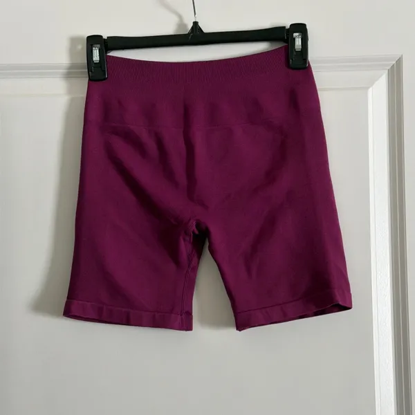 Aurola Magenta Influencer Seamless Scrunch Butt High Waisted Shorts Size S - Image 3