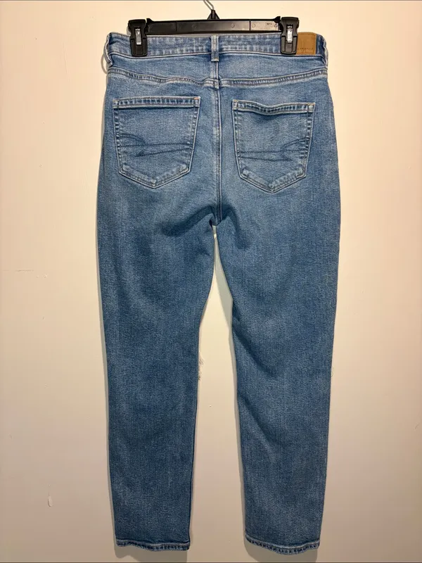 American Eagle Mom Jean Distressed Knee Holes Size 6 - Image 2