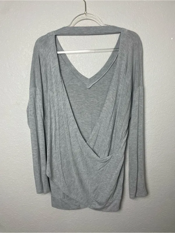 Le Lis Heather Gray V-Neck Open Criss Cross Back Long Sleeve Top Size M - Image 5