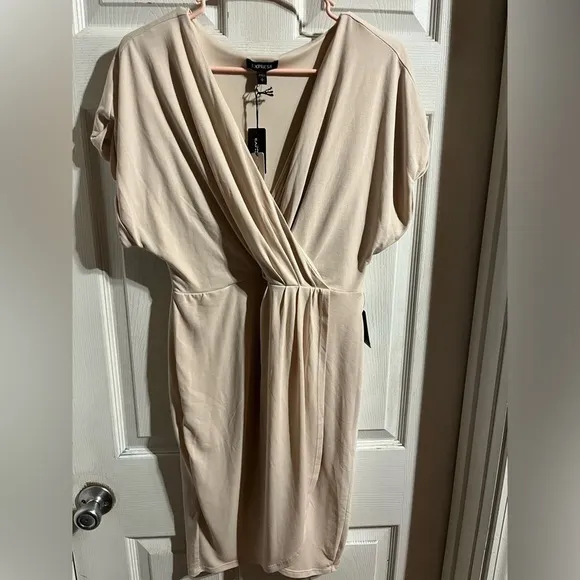 Express Pleated Wrap Front Dress NWT Size Small Cream Colored Midi Umpire‎ Waist - Image 3