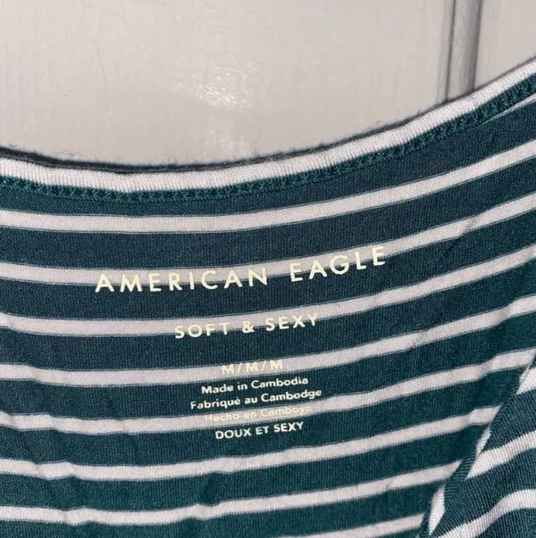 NWOT Green and White Crop Top - Image 2