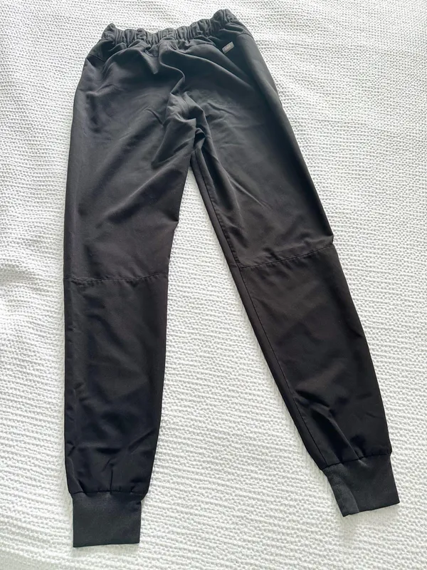 FIGS black jogger scrub pants  - Image 4