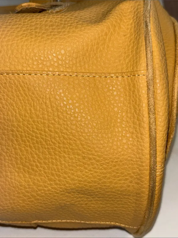 Estee Lauder Vintage Mustard Yellow Travel Bag Faux Leather..Overnight/Cosmetics - Image 5