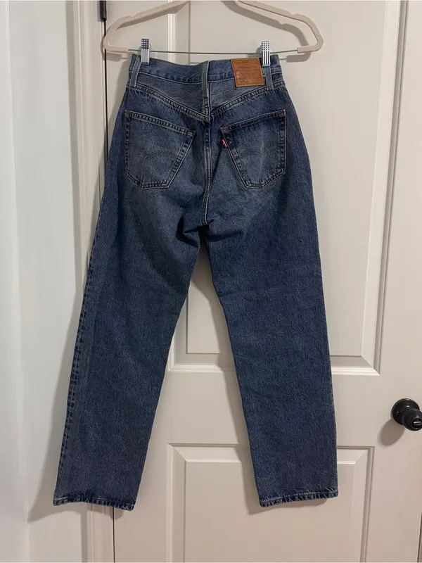Levi's Straight-Leg Medium Wash Women's Jeans - Image 4