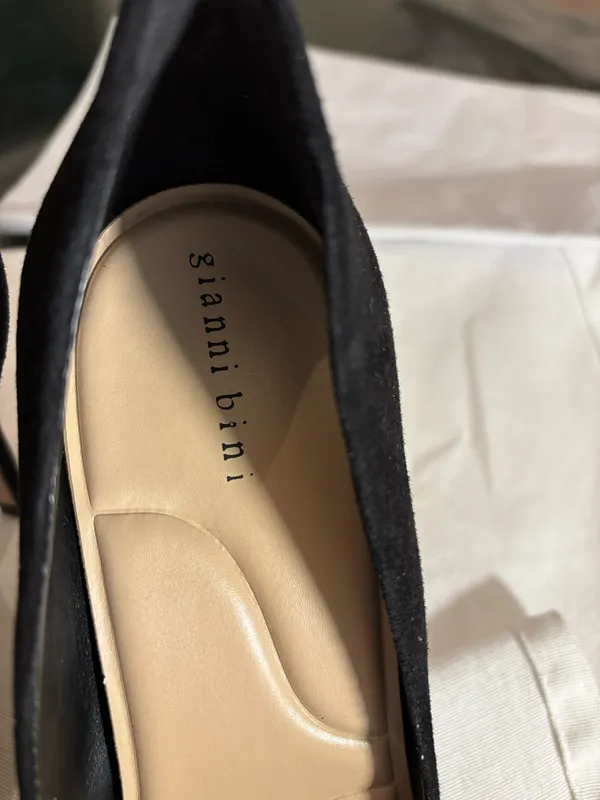 Gianni Bini Black Pointed-Toe Suede Pumps - Image 5
