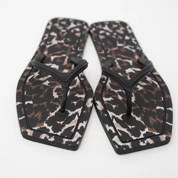 Veronica Beard -‎ Analee Flat Thong Sandals - Image 9