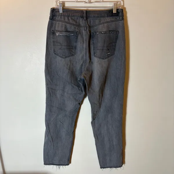 American‎ Eagle Gray High Waisted Distressed Mom Jeans Size 10 Regular Raw Hem - Image 4