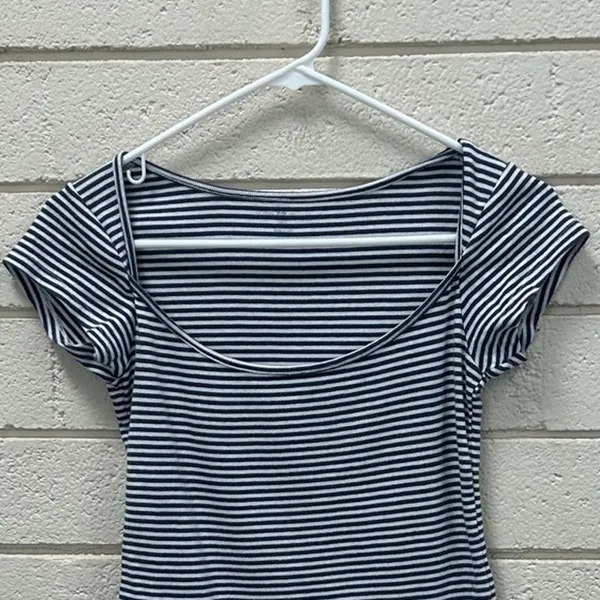 Brandy Melville Ella Blue Striped Tee one size - Image 7
