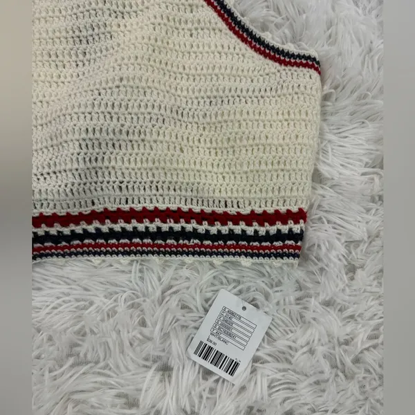 Urban Outfitters nwt out from under crochet crop top - Image 4