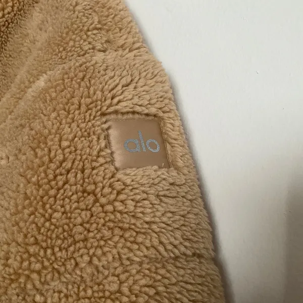 Alo Yoga Sherpa Stage Puffer Camel M - Image 4