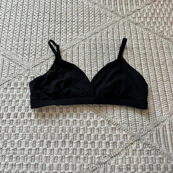 Skims Fits Everybody Triangle Crossover Bralette - Image 2